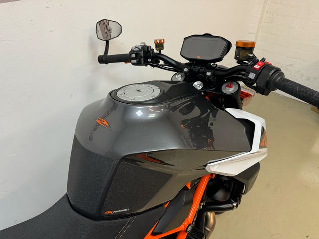 ktm - 1290-super-duke-r
