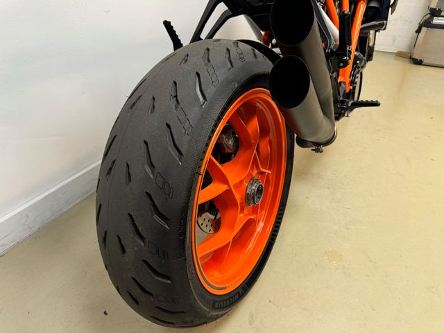 ktm - 1290-super-duke-r