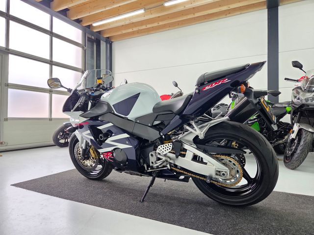 honda - cbr-900-rr-fireblade