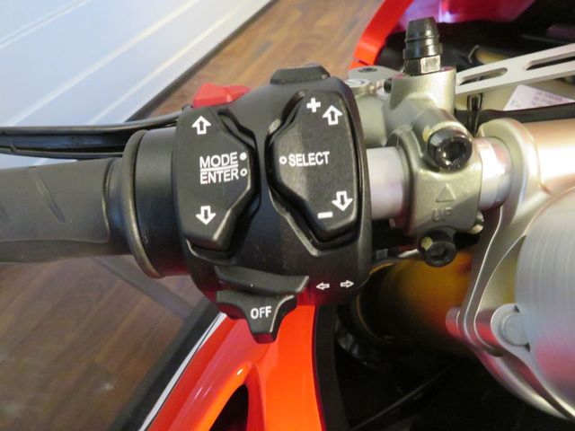 ducati - panigale-v4-s