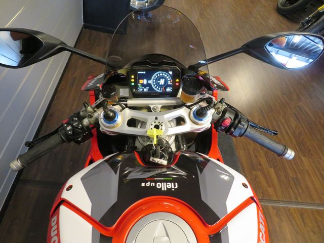 ducati - panigale-v4-s