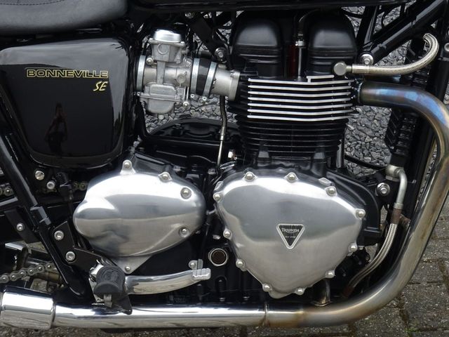 triumph - bonneville-se