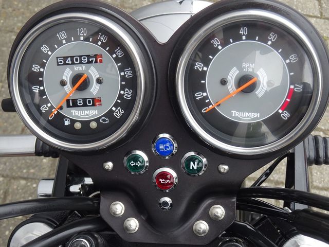 triumph - bonneville-se
