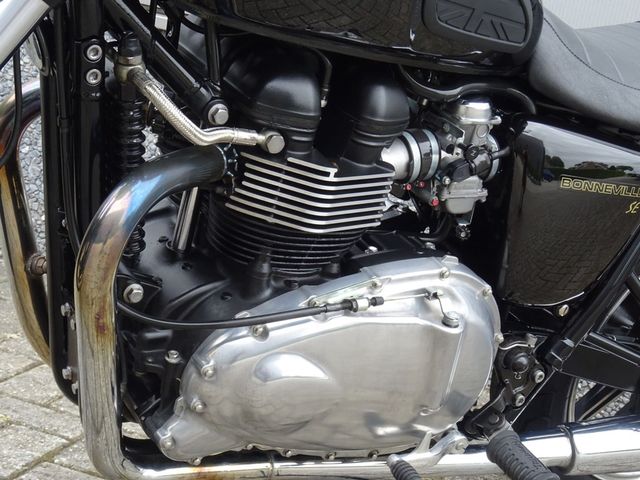 triumph - bonneville-se