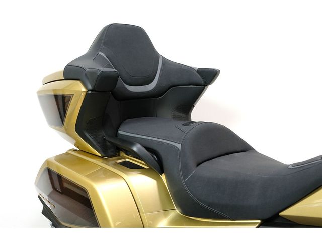 honda - gl-1800-goldwing-touring-deluxe