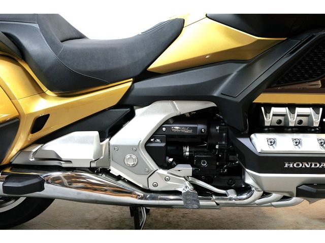 honda - gl-1800-goldwing-touring-deluxe