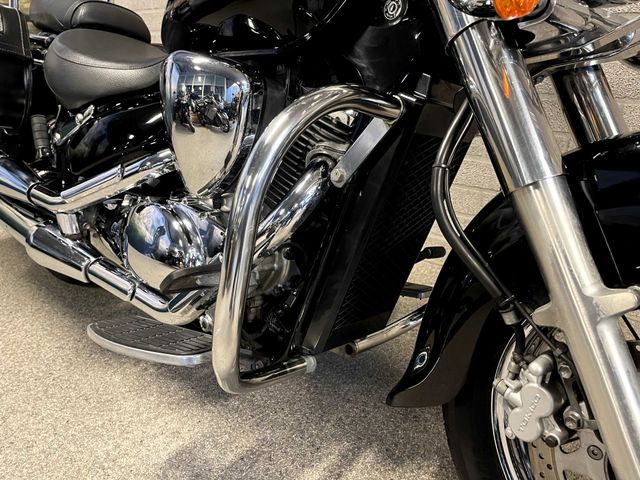 suzuki - c-800-intruder