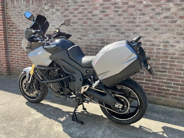triumph - tiger-1050-se