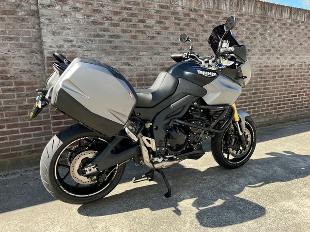 triumph - tiger-1050-se