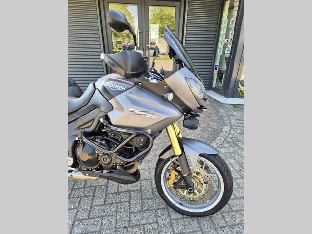 triumph - tiger-1050