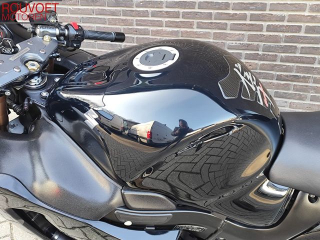 suzuki - gsx-r-1300-hayabusa