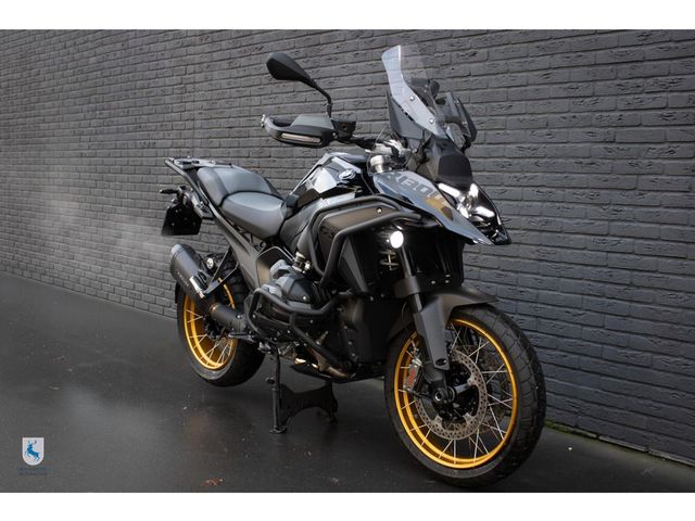 bmw - r-1300-gs-triple-black