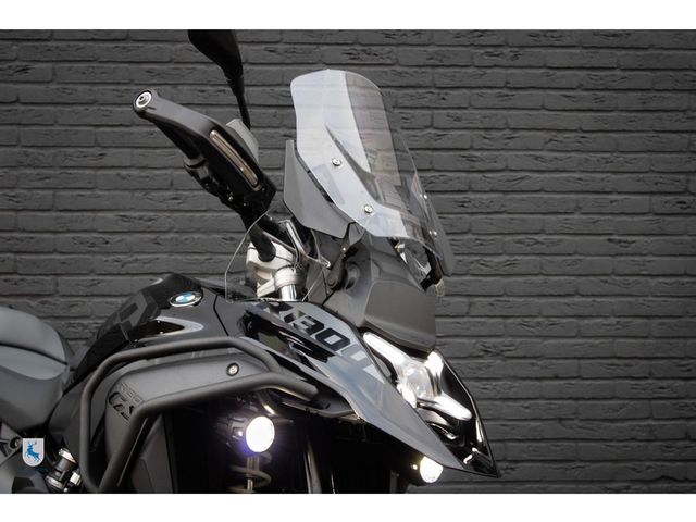 bmw - r-1300-gs-triple-black