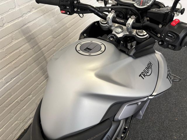 triumph - tiger-800-xrx