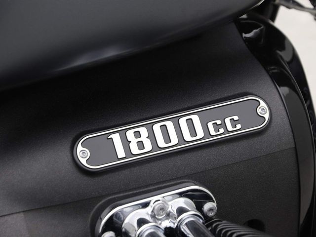bmw - r-18-rocktane