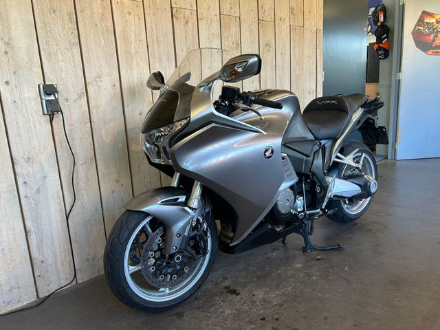 honda - vfr-1200-f