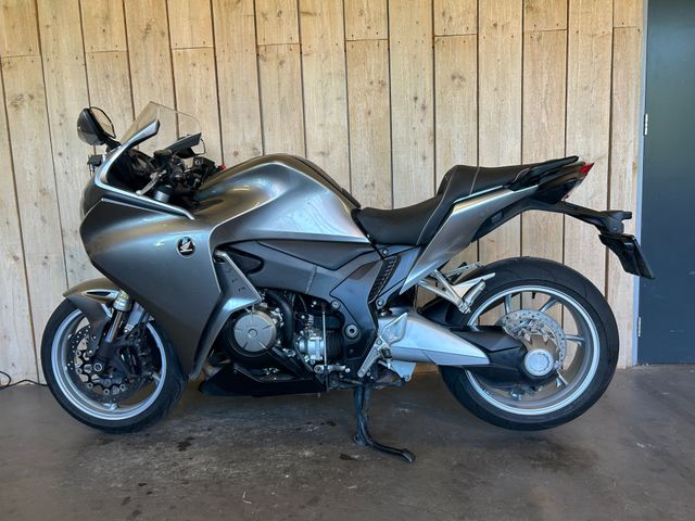 honda - vfr-1200-f