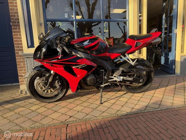 honda - cbr-1000-rr-fireblade