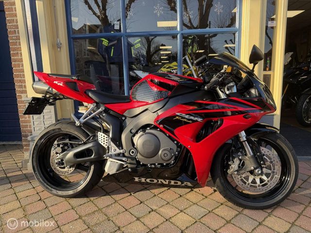 honda - cbr-1000-rr-fireblade