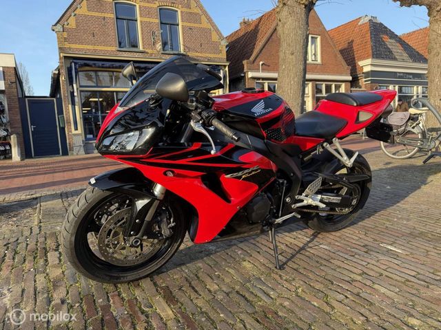 honda - cbr-1000-rr-fireblade