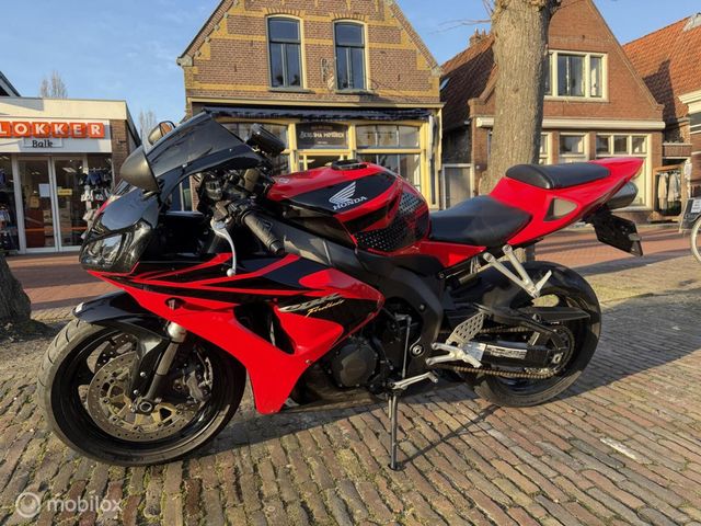 honda - cbr-1000-rr-fireblade