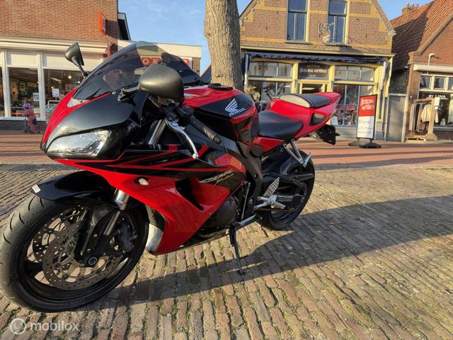honda - cbr-1000-rr-fireblade