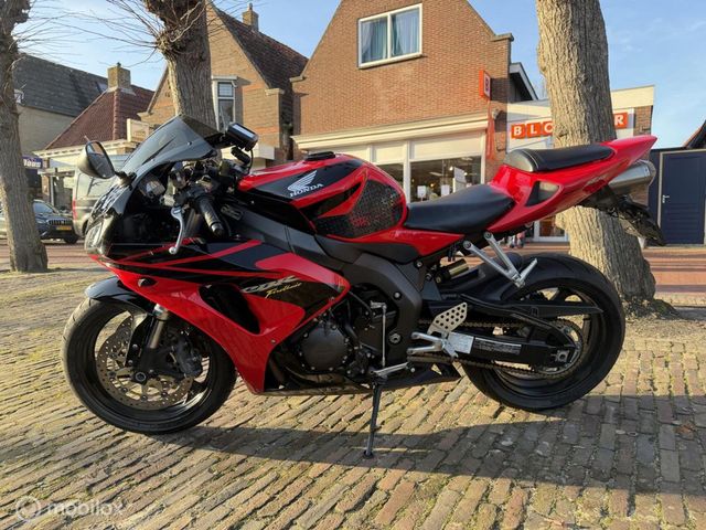 honda - cbr-1000-rr-fireblade