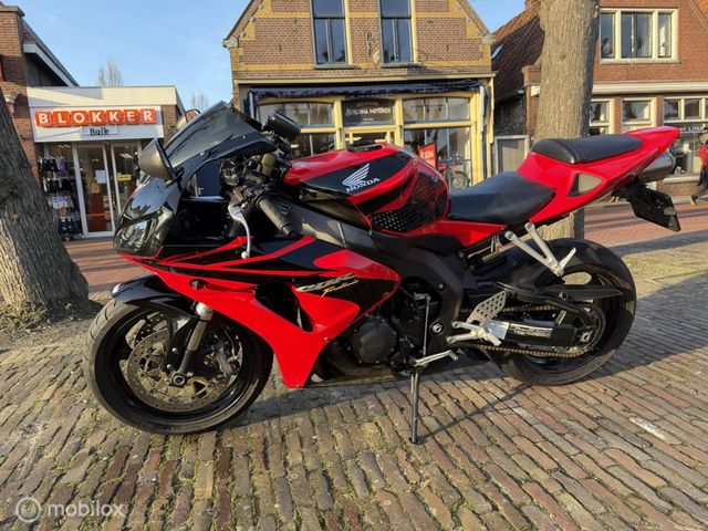 honda - cbr-1000-rr-fireblade