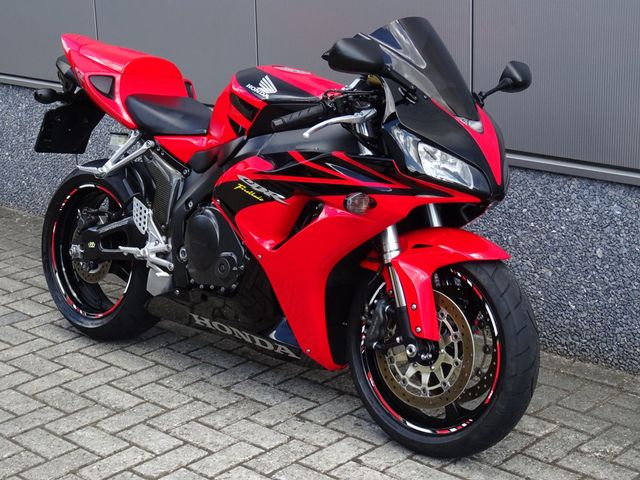 honda - cbr-1000-rr-fireblade