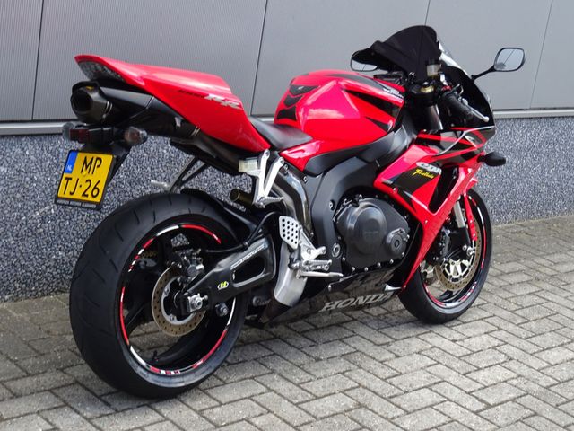 honda - cbr-1000-rr-fireblade