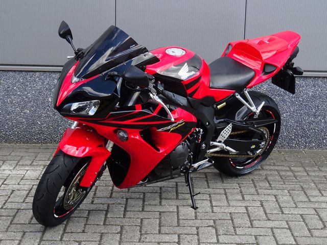 honda - cbr-1000-rr-fireblade