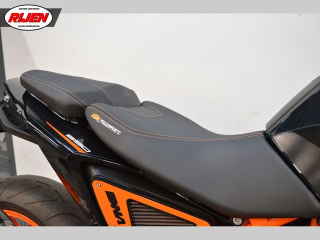 ktm - 690-duke-r