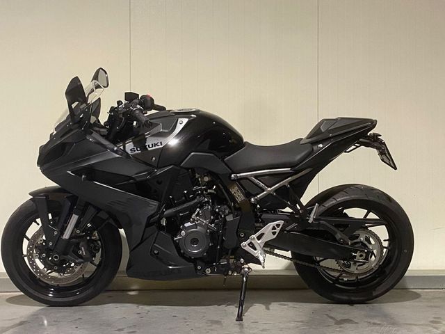 suzuki - gsx-8r
