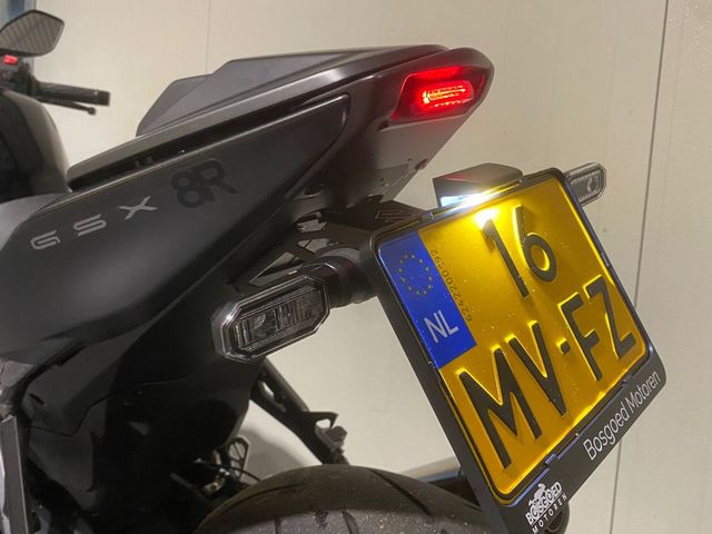 suzuki - gsx-8r