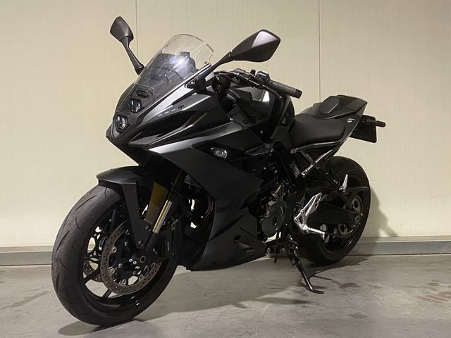 suzuki - gsx-8r
