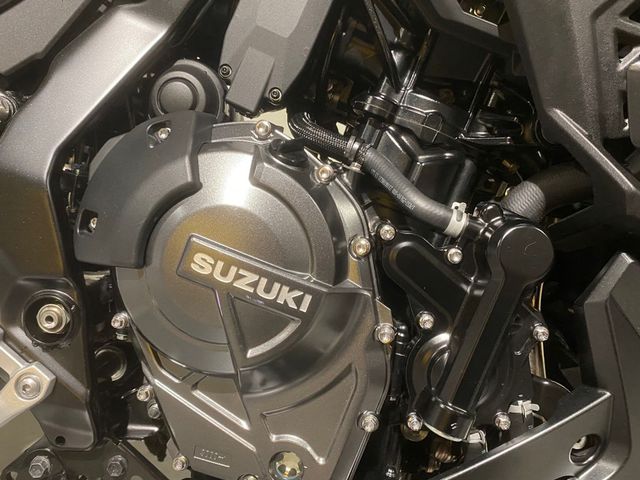 suzuki - gsx-8r