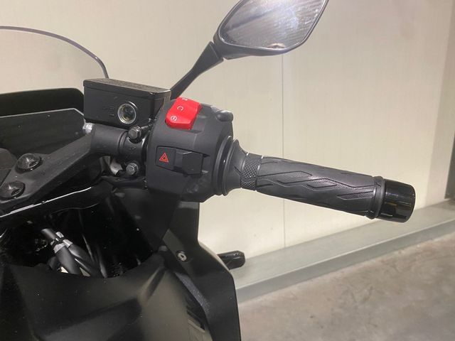suzuki - gsx-8r