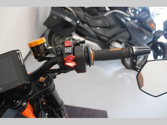 ktm - 1290-super-duke-r