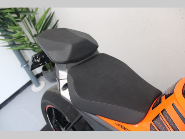 ktm - 1290-super-duke-r