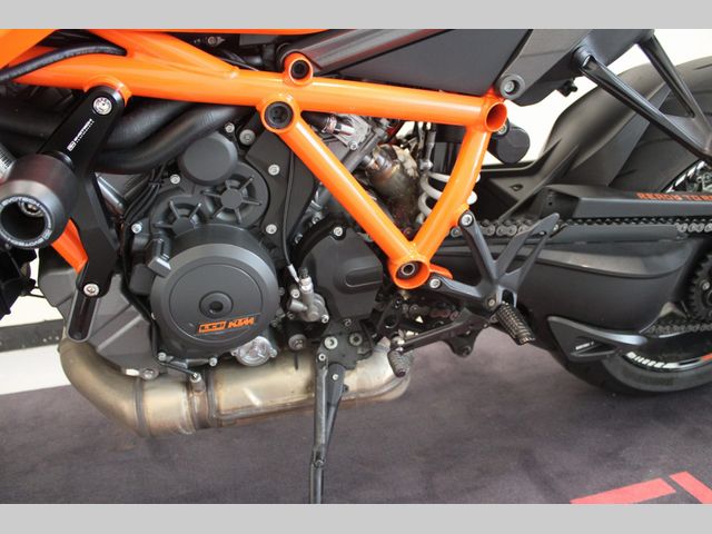 ktm - 1290-super-duke-r