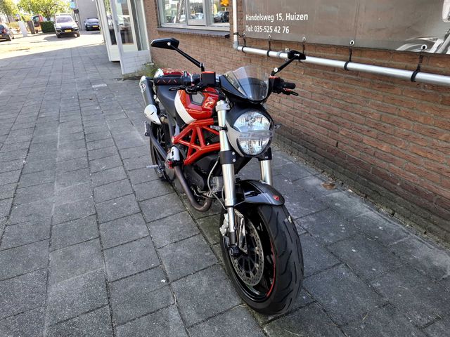 ducati - monster-696