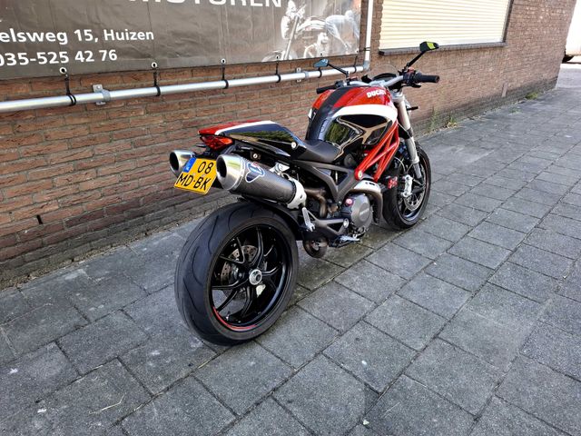 ducati - monster-696
