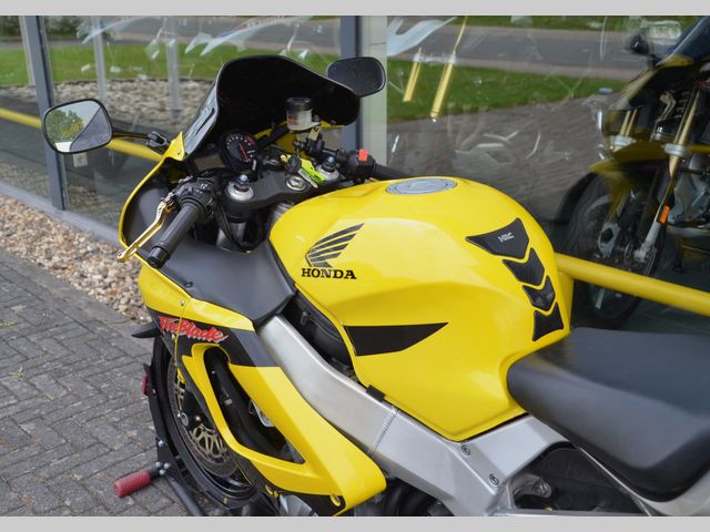 honda - cbr-900-rr-fireblade