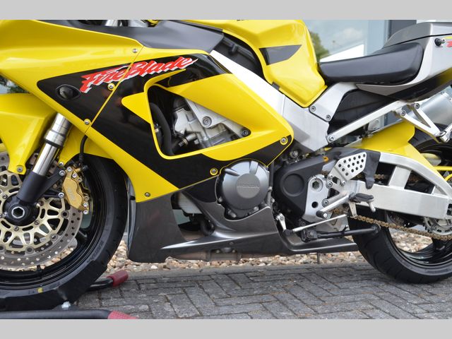 honda - cbr-900-rr-fireblade