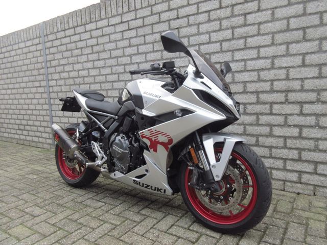suzuki - gsx-8r