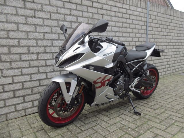 suzuki - gsx-8r