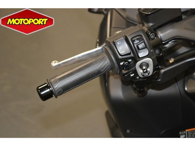 yamaha - tmax-tech-max-560