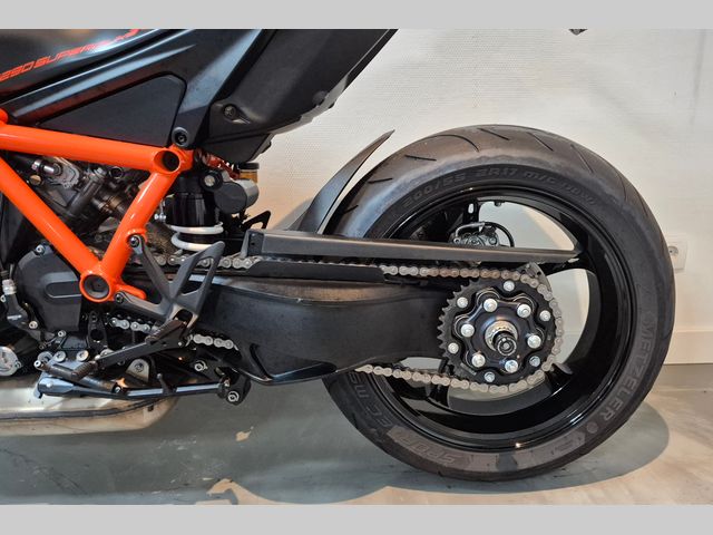 ktm - 1290-super-duke-r