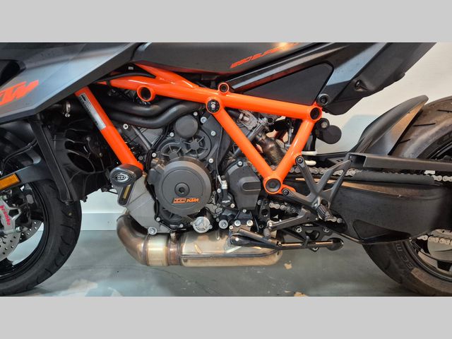 ktm - 1290-super-duke-r