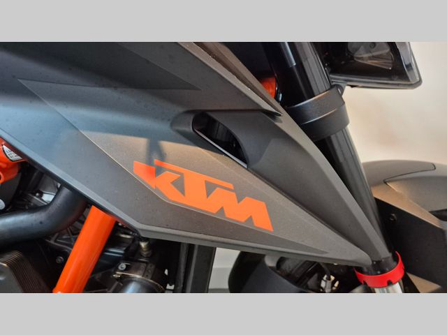 ktm - 1290-super-duke-r